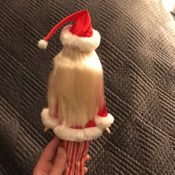 1999 Santa’s Helper Barbie - Picture 8 of 9